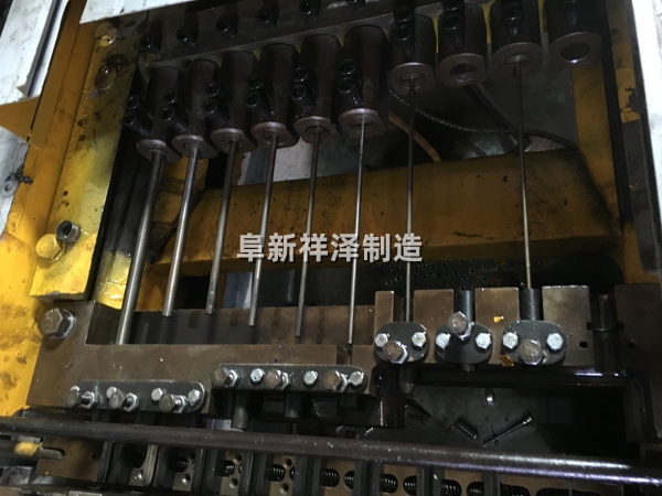 十聯沖床的內部機構 十聯沖床的內部機構